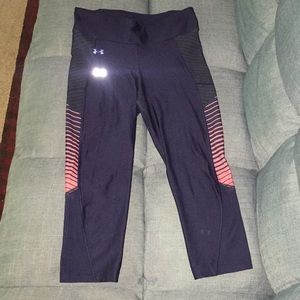 Women’s UnderArmour performance capris- small